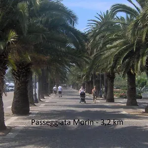 la-casa-del-buonviaggio.hotelitalianriviera.com/